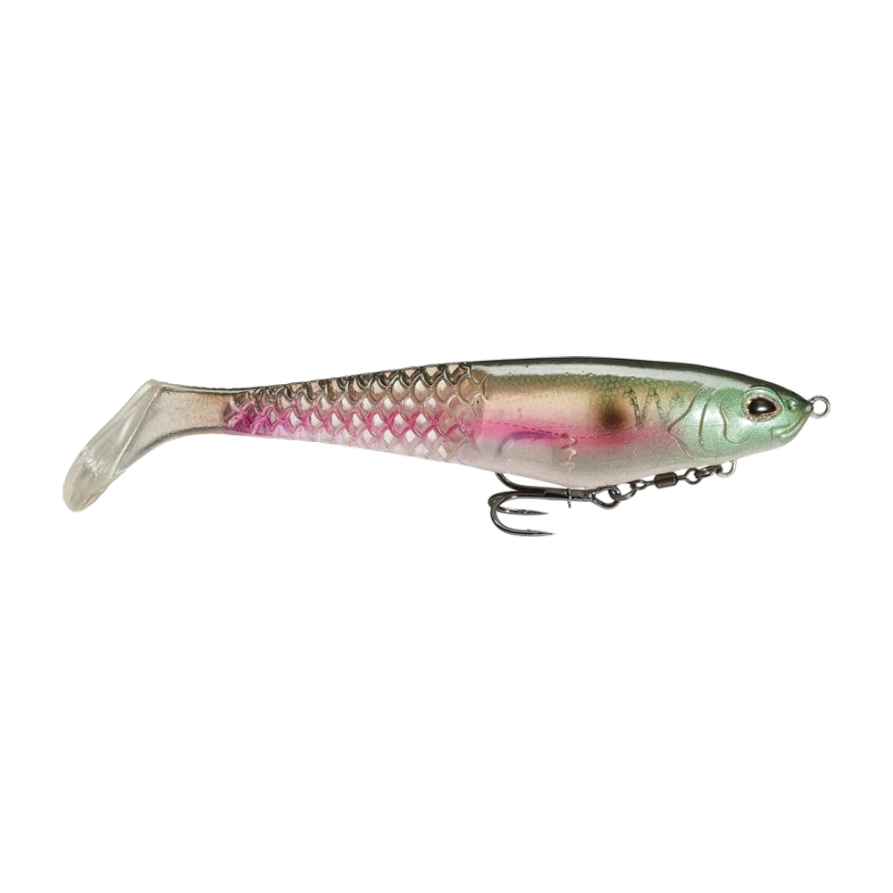 Berkley PowerBait CullShad de profil, dos vert olive, flancs nacrés à reflets roses, ventre blanc, écaillage marqué, grand œil, queue paddle claire, un hameçon triple clipsé sous le ventre sur son harnais