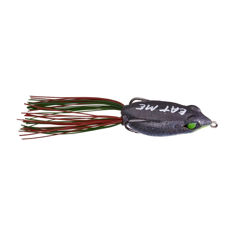 Googan Filthy Hollow Body Frog gris sombre moucheté, inscription EAT ME en lettres blanches sur le dos, œil vert vif et bande chartreuse sous la tête, nez pointu avec anneau d'attache, double hameçon aux pointes couchées contre le dos, longues pattes caoutchouc rouge foncé et vert