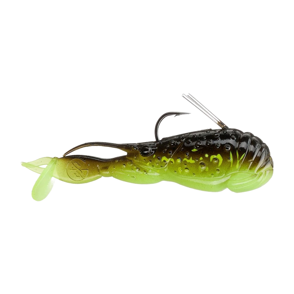 Googan Scuddle Bug mit geripptem dunkel olivgrünem Körper mit schwarzen Sprenkeln und Chartreuse-Bauch, montiert auf einem offen liegenden Einzelhaken mit zweisträngigem Krautschutz, zwei feinen Antennen und einem gefächerten Schwanz