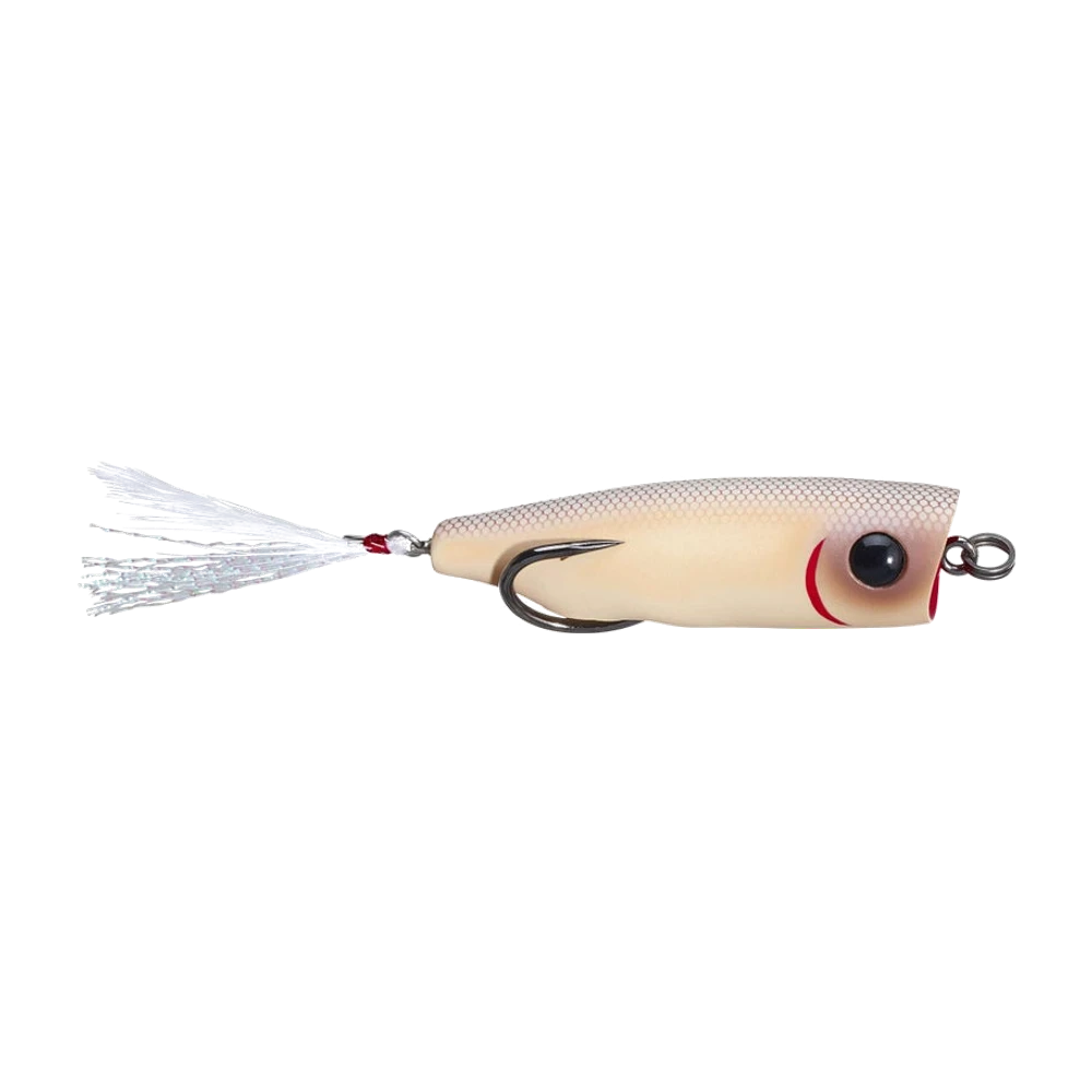 Snag Proof Zoo Pop, piccolo popper a corpo cavo crema perlato con squame stampate, linea branchiale rossa e grande occhio nero, amo doppio coricato contro il corpo, ciuffo bianco e tinsel argentato in coda