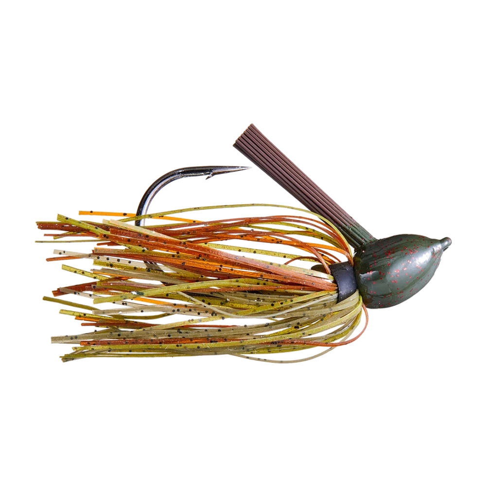 Strike King Hack Attack Fluorocarbon Flipping Jig, tête conique vert pumpkin à paillettes rouges, brosse de fibres brunes couchée vers l'avant, hameçon simple à revêtement sombre et large ouverture, jupe silicone vert olive, orange et brun serrée par un collier noir