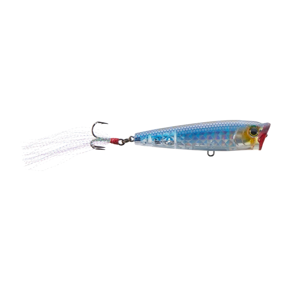 Yo-Zuri 3DR-X Popper dos bleu écaillé et flancs argentés à facettes prismatiques internes, gueule creuse rouge, œil doré, triple de queue habillé de Mylar blanc, attache ventrale sans hameçon sur la photo