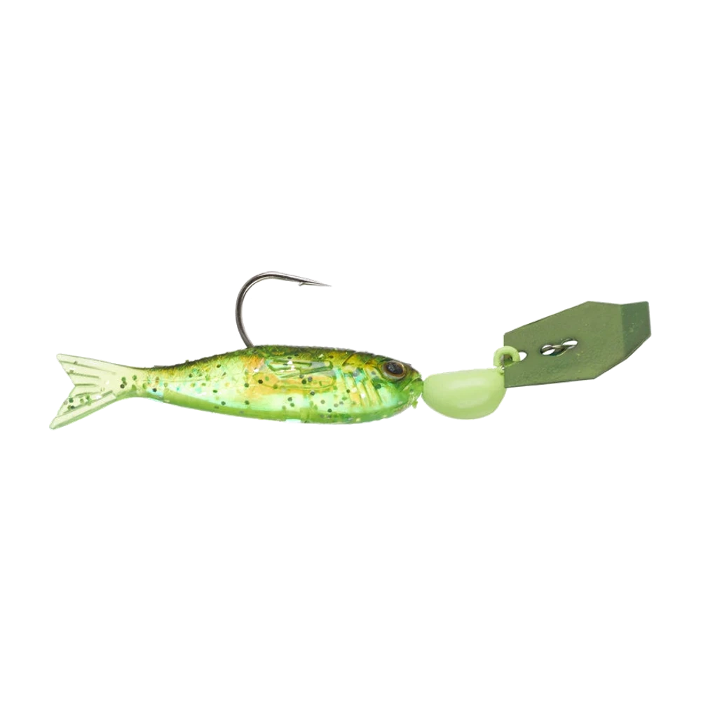 Z-Man Chatterbait Flashback Mini, tête chartreuse, lame hexagonale peinte en vert olive fixée directement à la tête, corps de minnow vert et chartreuse pailleté monté sur un hameçon simple dont la pointe ressort dans le dos