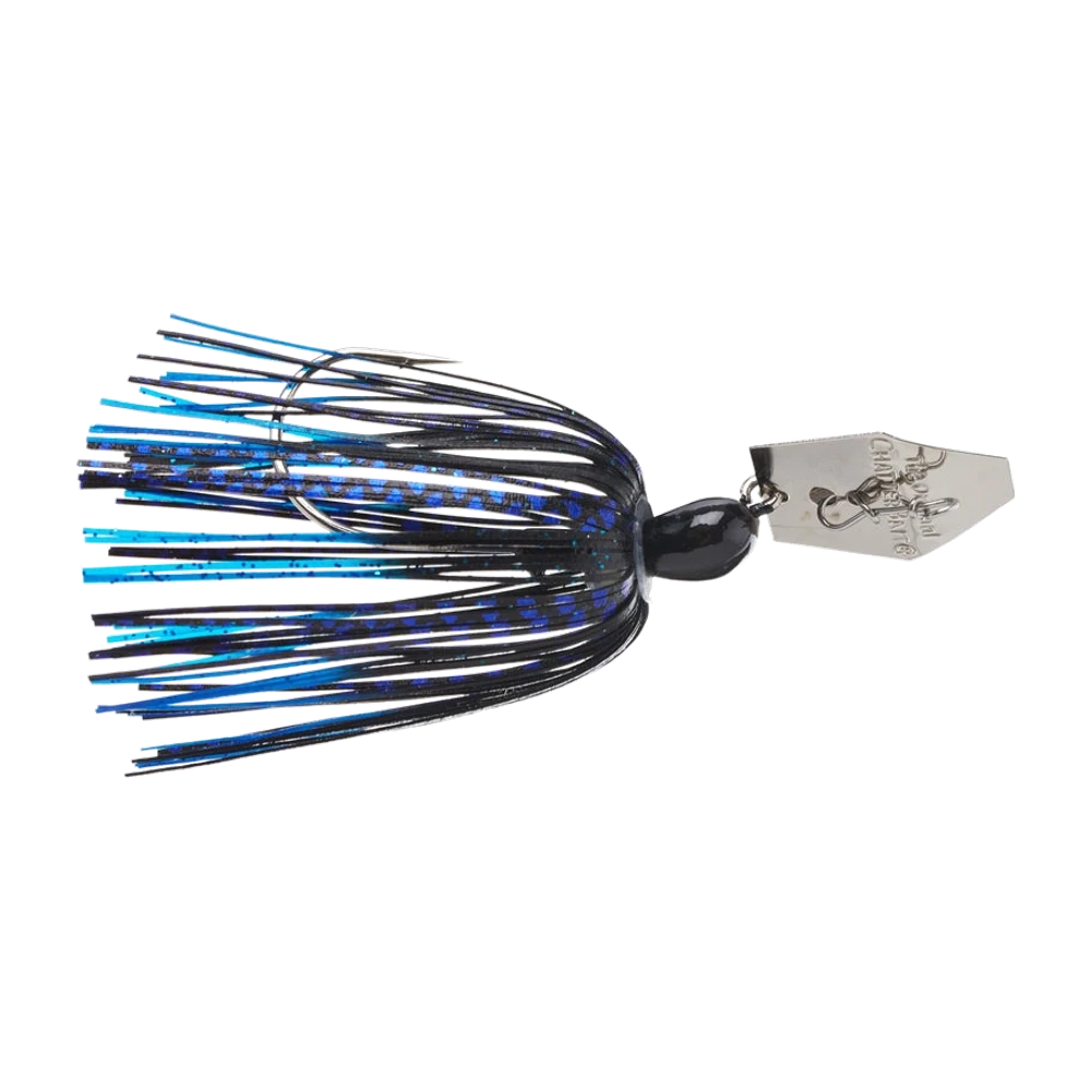 Z-Man Original Chatterbait, jupe silicone noire et bleue, tête plombée noire ovoïde, lame hexagonale en acier poli gravée, hameçon simple pointe vers le haut, sans trailer